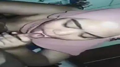 Bokep Jilbab Pink Rakus Kulum Mainan Gede Tanpa Ampun