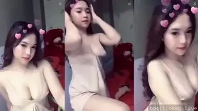 Cewek cantik toket gede seksi pamer tubuh hot di live